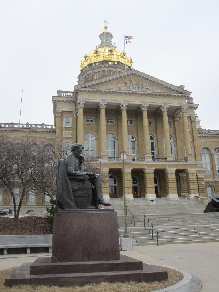 Lincoln and Tad statue in Des Moines, Iowa