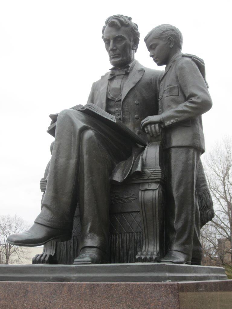 Lincoln and Tad statue in Des Moines, Iowa