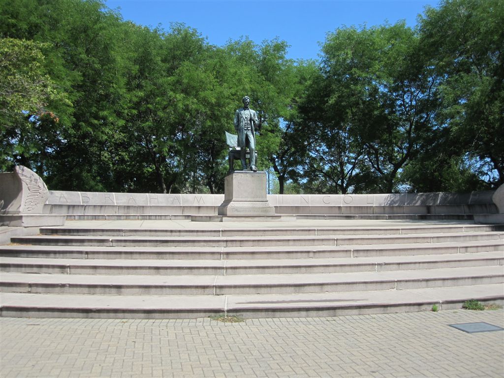 Abraham Lincoln statue at Lincoln Park in Chicago