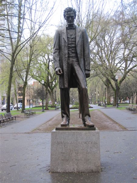 Abraham Lincoln statue in Portland, Oregon