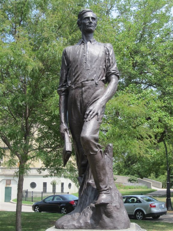 Abraham Lincoln railsplitter statue in Chicago