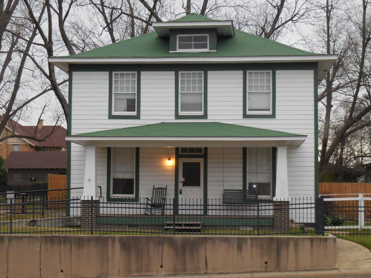 Bill Clinton first home