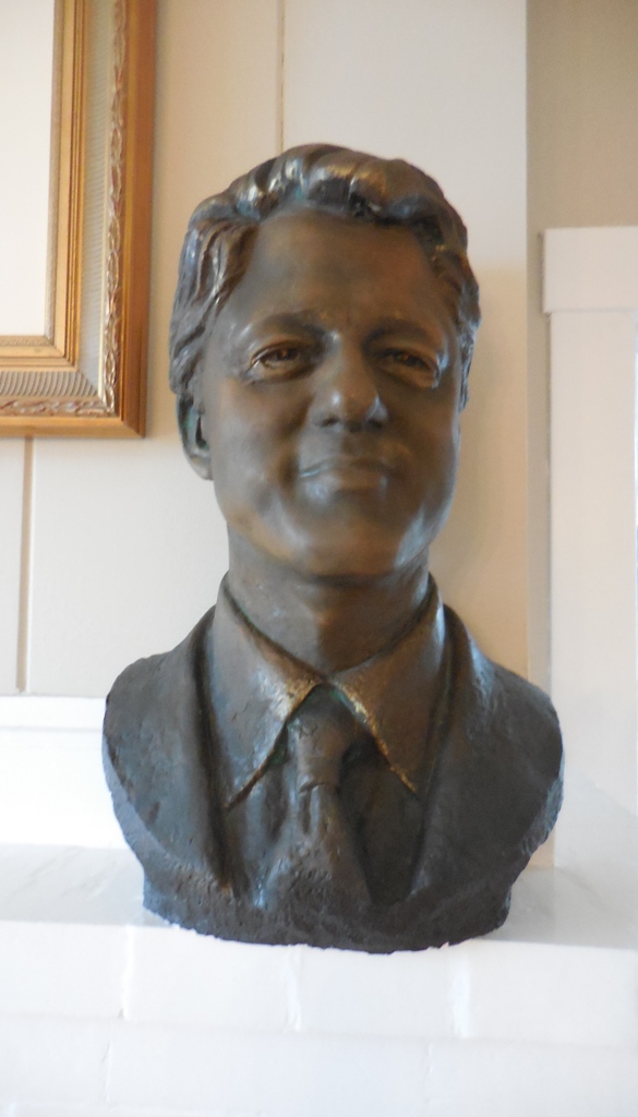 Bill Clinton bust