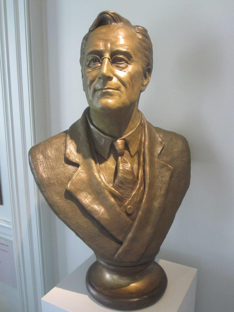 fdr statue