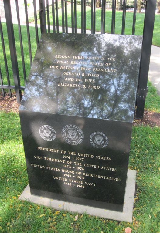 Gerald Ford gravesite monument
