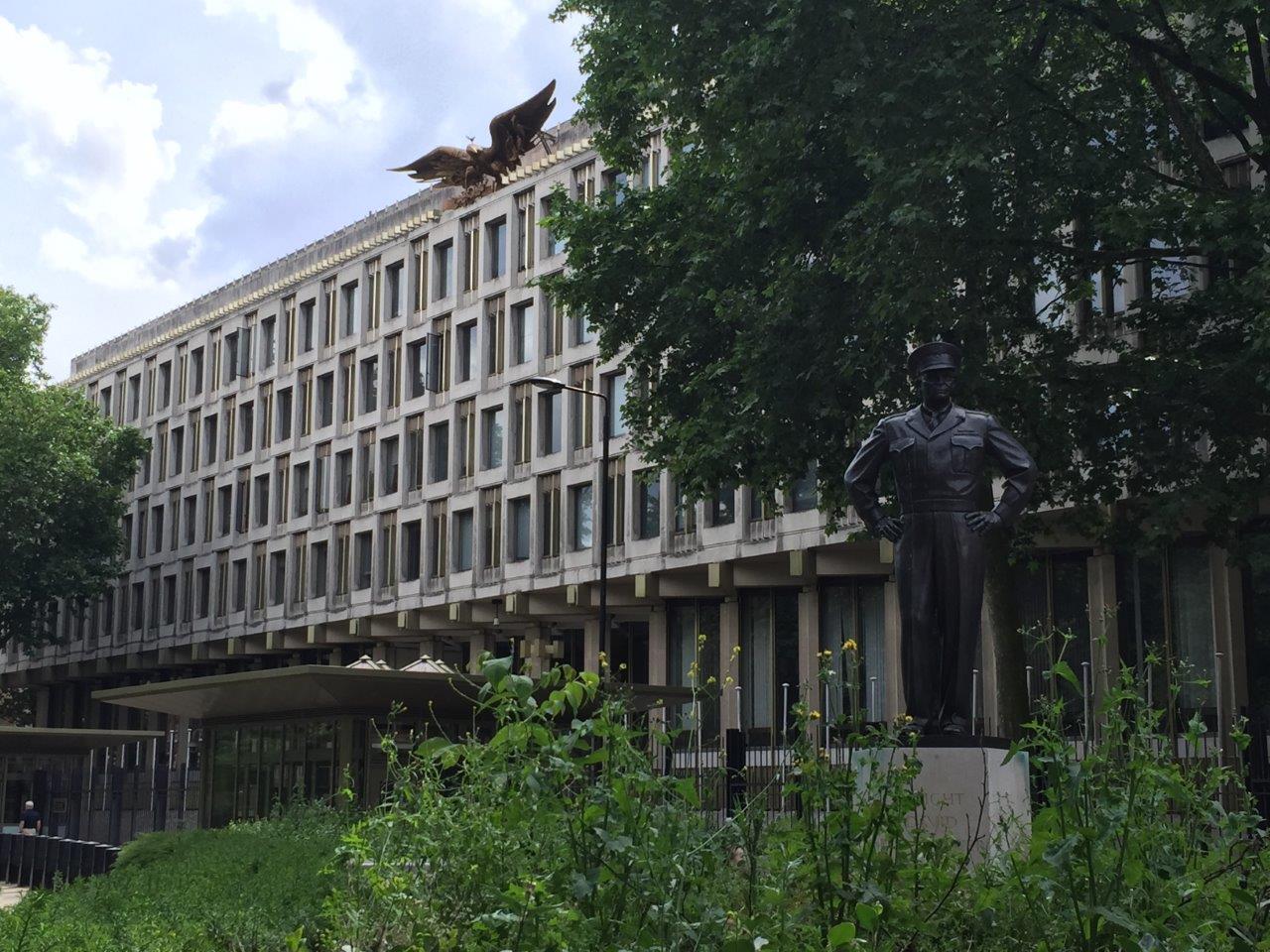 Dwight Eisenhower statue in London