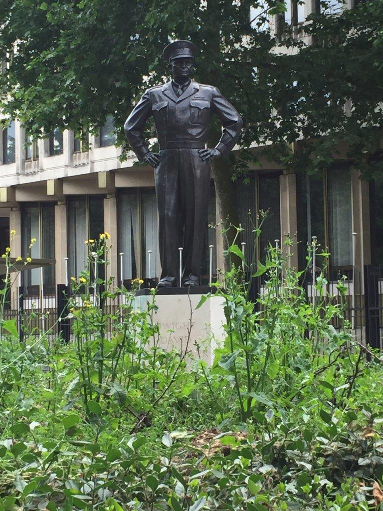 Dwight Eisenhower statue in London