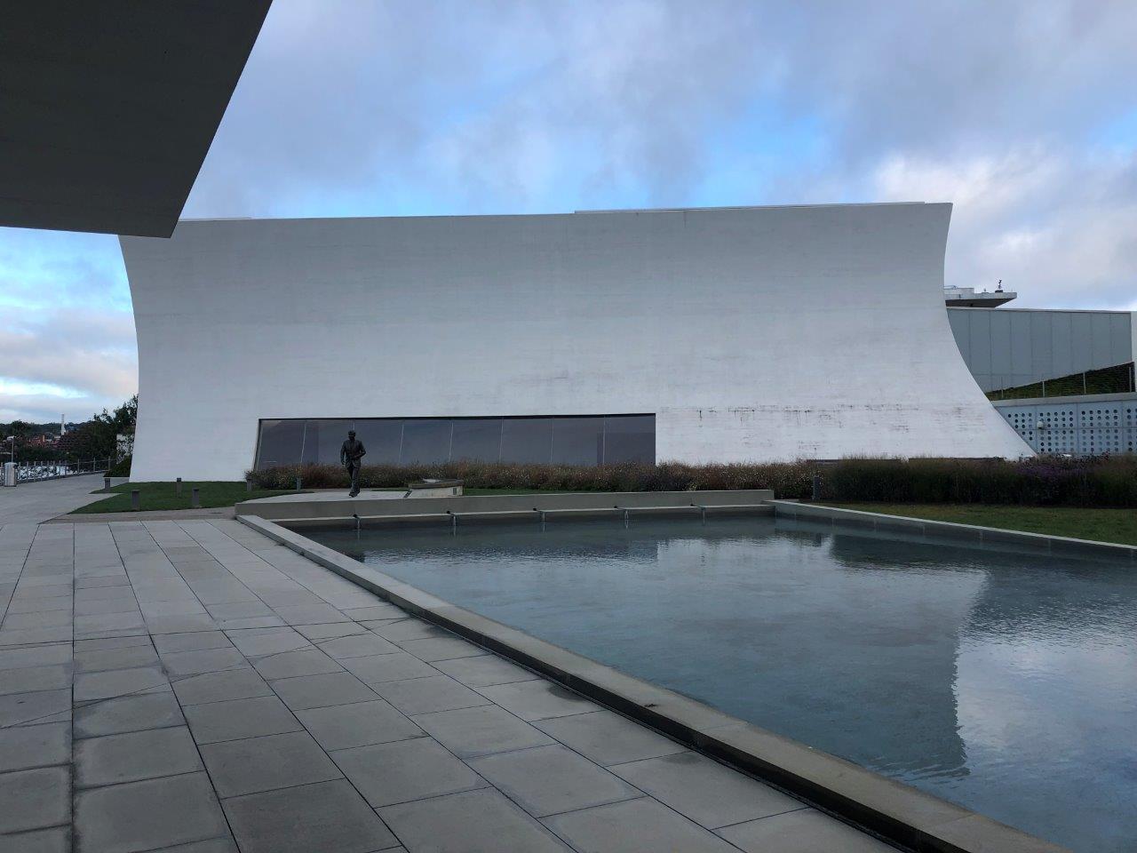 Statue of John F. Kennedy at Kennedy Center in Washington