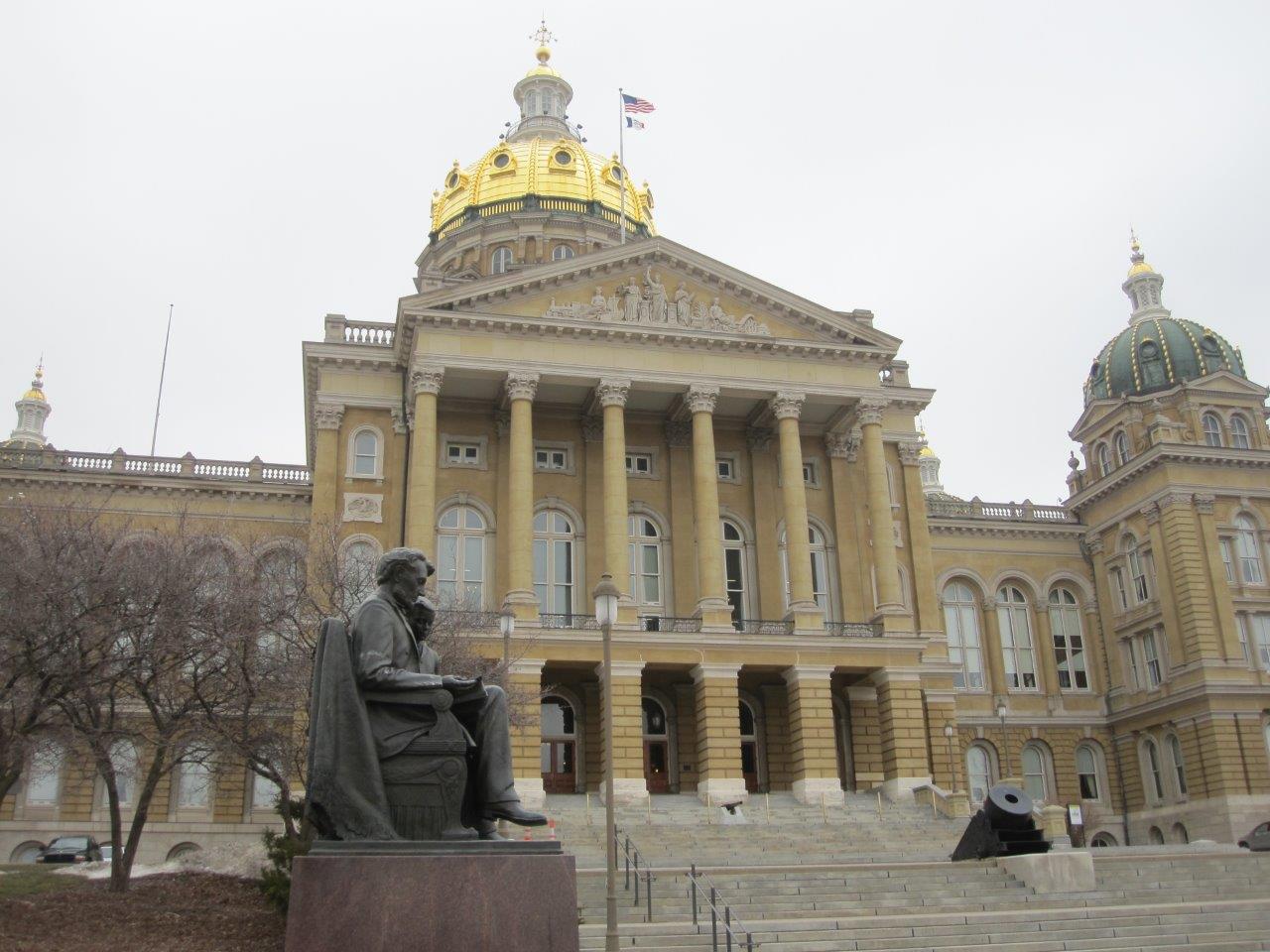 Lincoln and Tad statue in Des Moines, Iowa