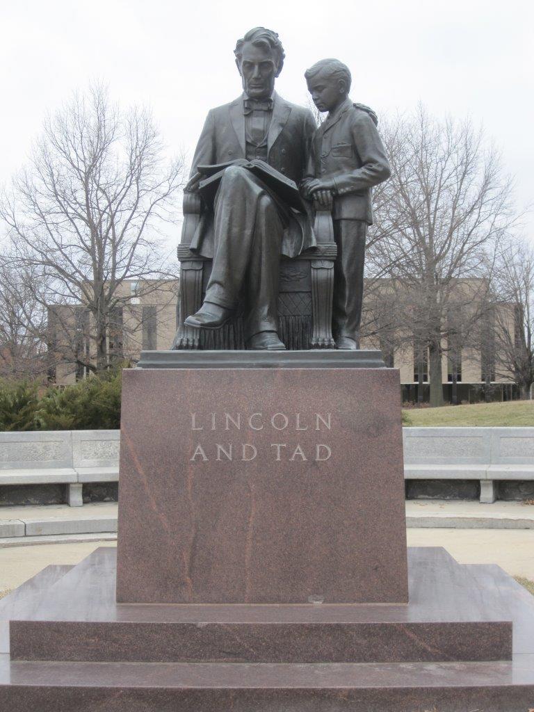 Lincoln and Tad statue in Des Moines, Iowa