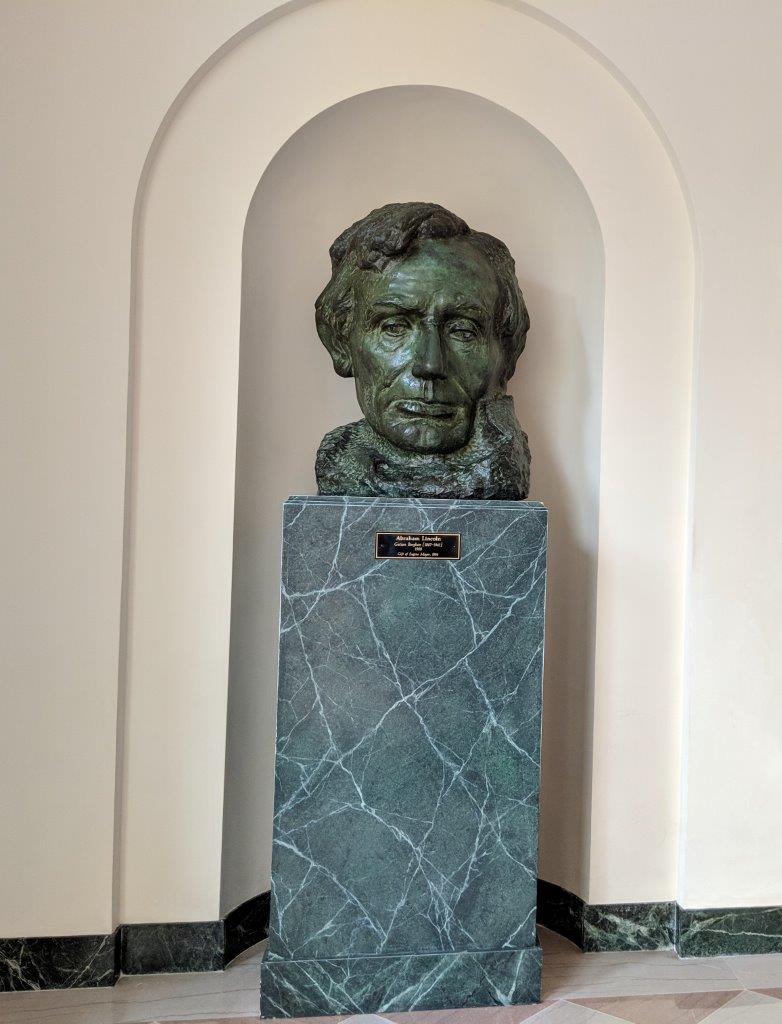 Lincoln bust at the White House visitors foyer