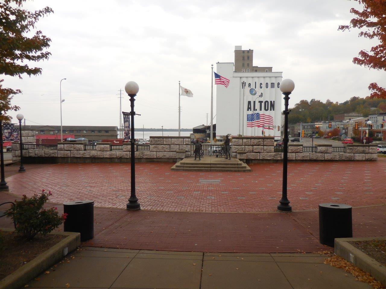 Lincoln-Douglas statue at site of debate