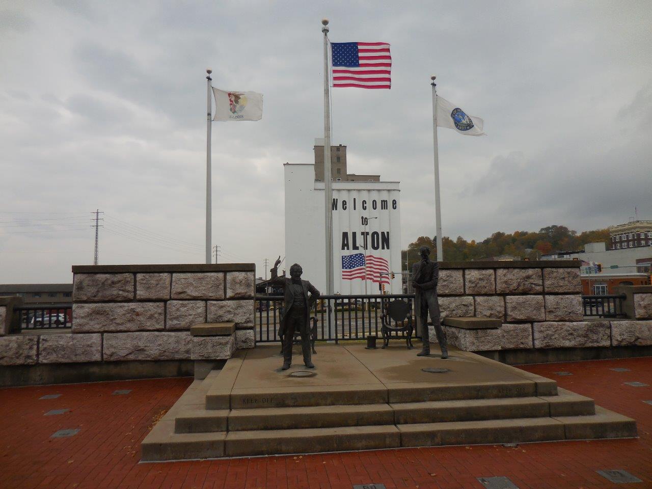 Lincoln-Douglas statue at site of last debate