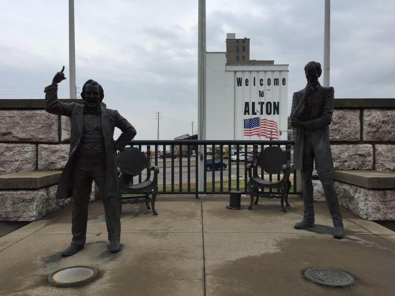 Lincoln-Douglas statue at site of last debate