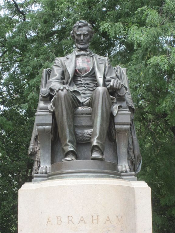 Lincoln statue in Grant park chicago