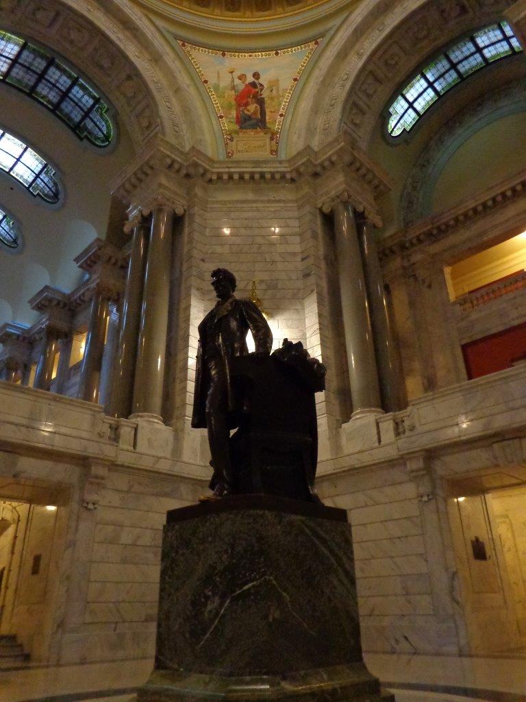 Abraham Lincoln statue in Kentucky Capitol