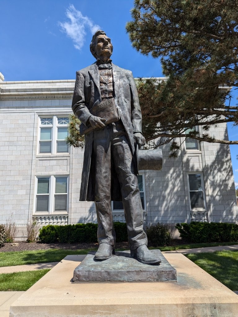 Abraham Lincoln Statue at Leavenworth City Hall in Leavenworth, Kansas