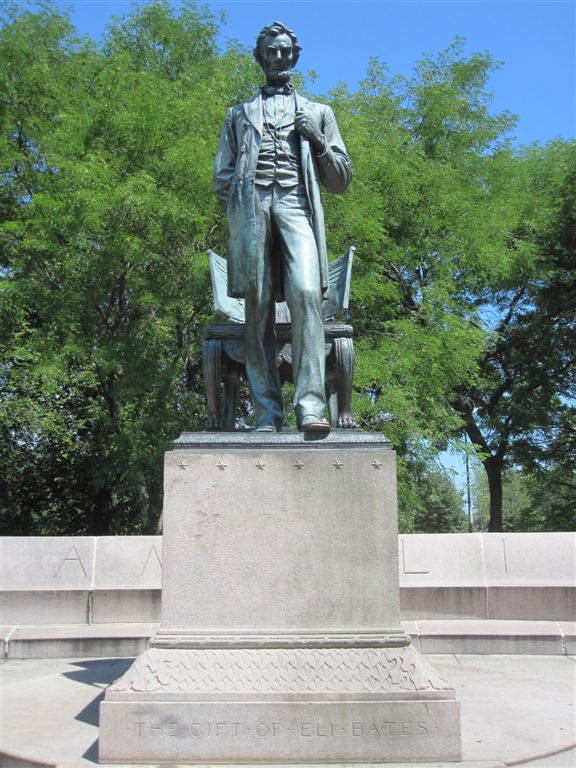 Abraham Lincoln statue at Lincoln Park in Chicago