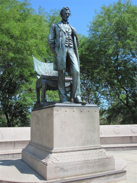 Abraham Lincoln statue at Lincoln Park in Chicago