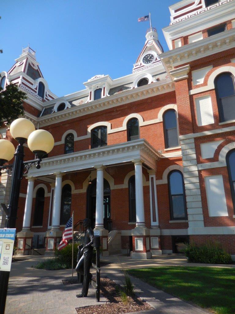 Abraham Lincoln statue in Pontiac, Illinois