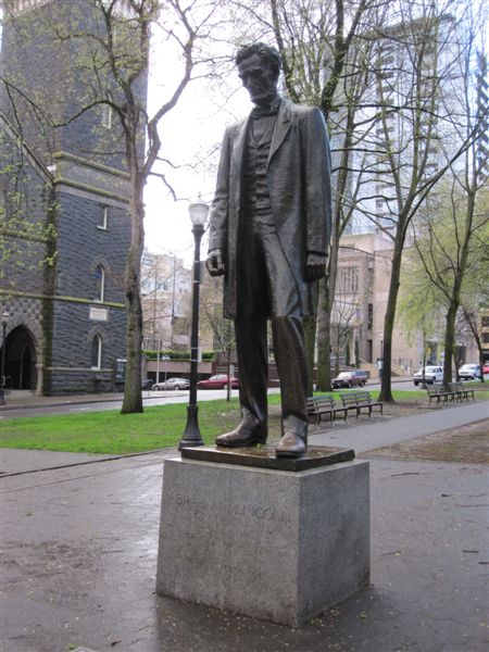 Abraham Lincoln statue in Portland, Oregon
