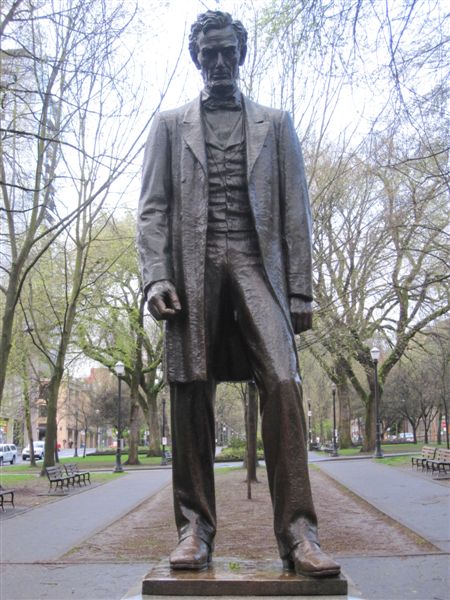 Abraham Lincoln statue in Portland, Oregon