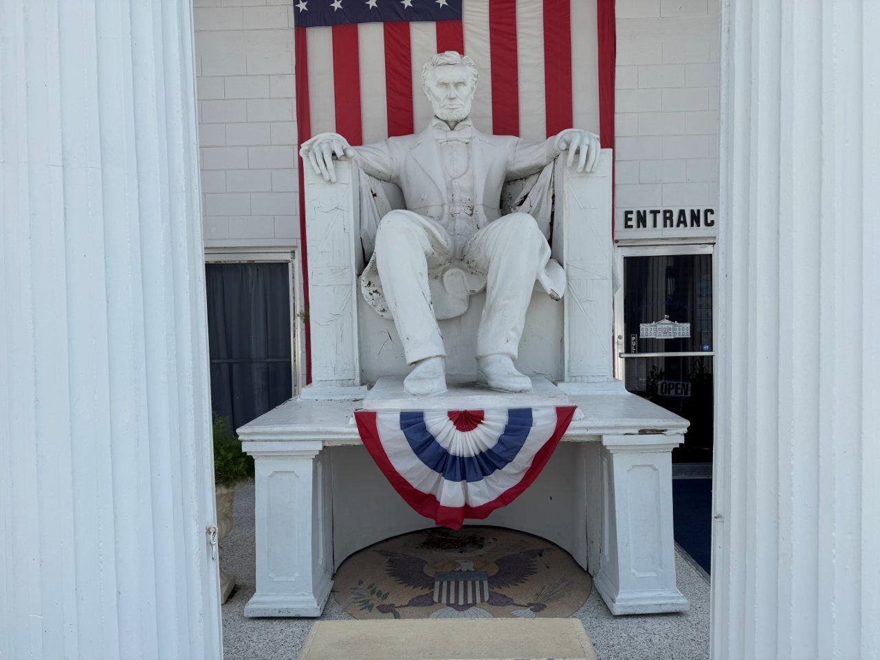 Abraham Lincoln memorial in Clermont, Florida
