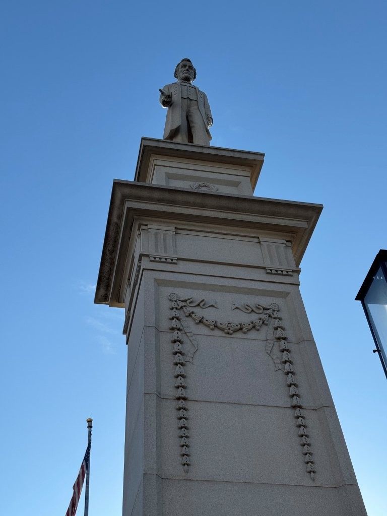 Abraham Lincoln statue as part of Soldiers and Sailors Monument in Hutchinson, Kansas