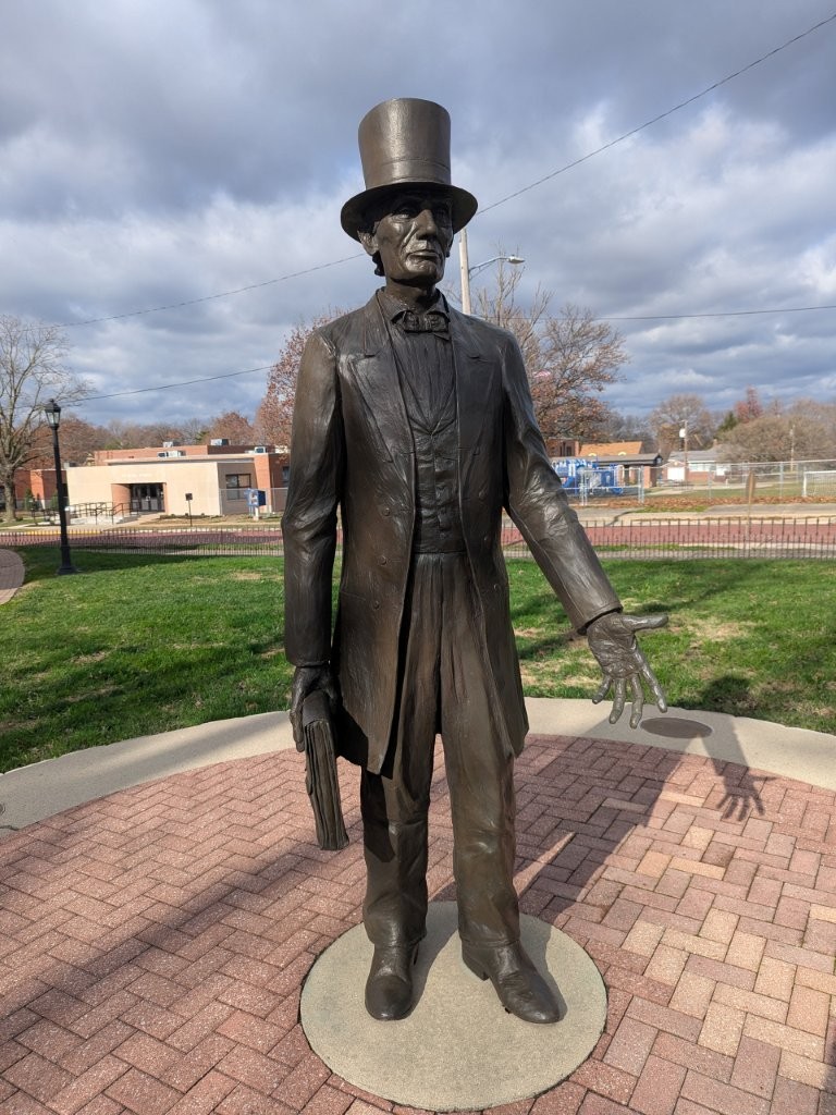 Abraham Lincoln statue in Mt. Vernon, Illinois