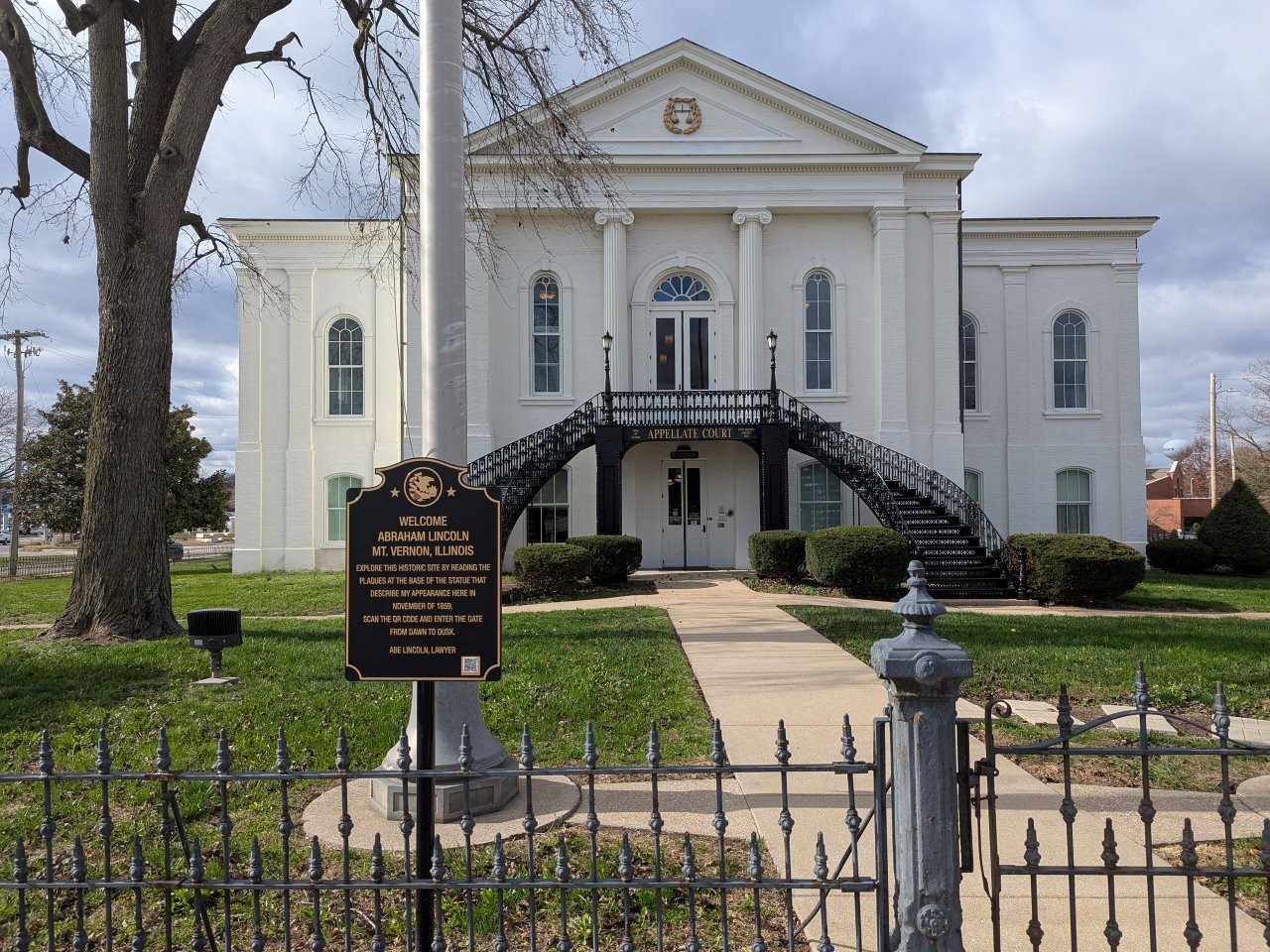 Abraham Lincoln beardless statue in Mt. Vernon, Illinois