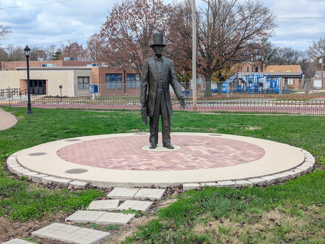 Abraham Lincoln lawyer statue in Mount Vernon, Illinois