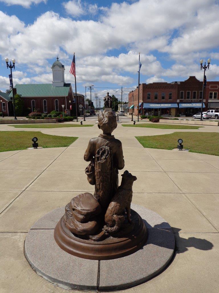 Hodgenville square Lincoln statues