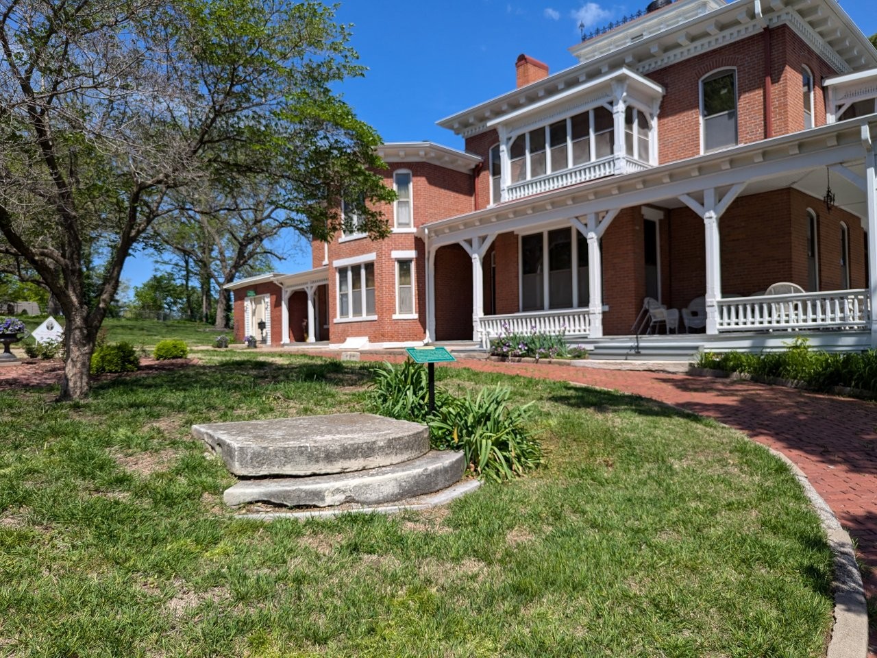 Abraham Lincoln Steps at Leavenworth, Kansas