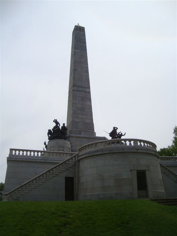 Rear view of Abraham Lincoln tomb