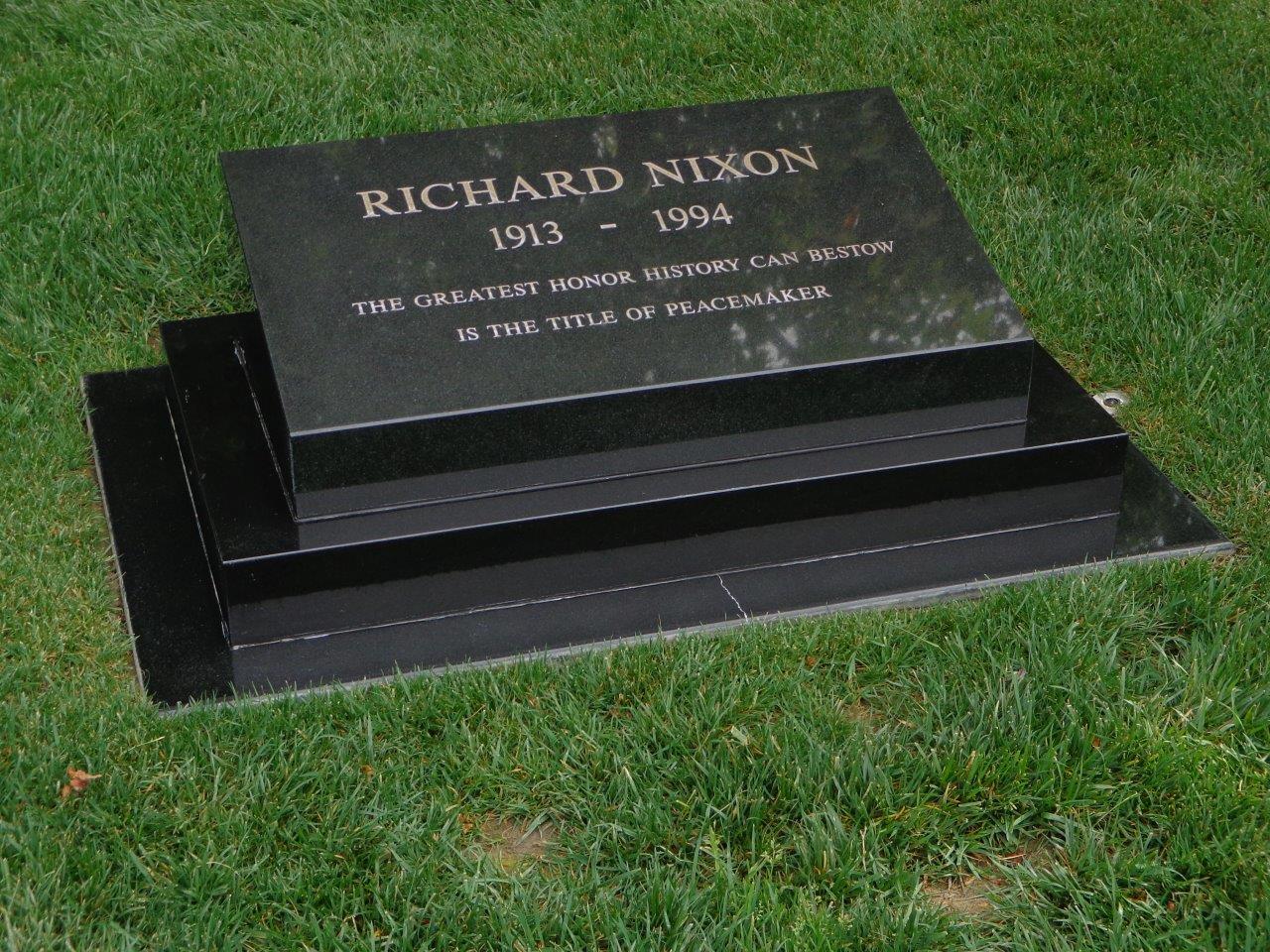 Richard Nixon gravesite and burial location