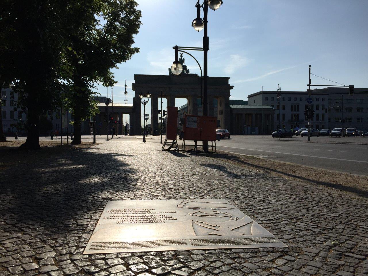 Ronald Reagan historical marker in Berlin, Deutschland at Brandenburger Tor