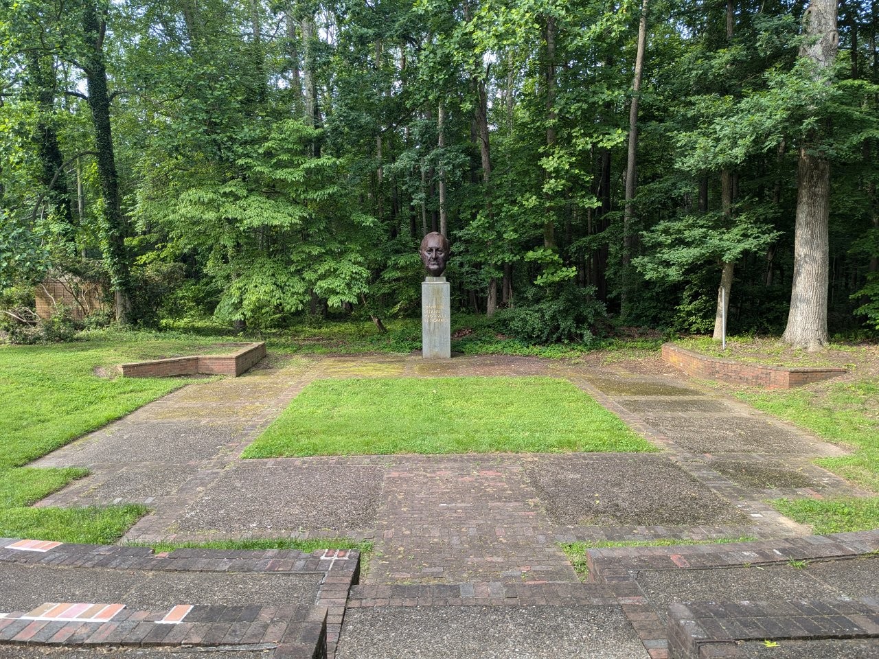 Franklin D. Roosevelt monument in Roosevelt, New Jersey