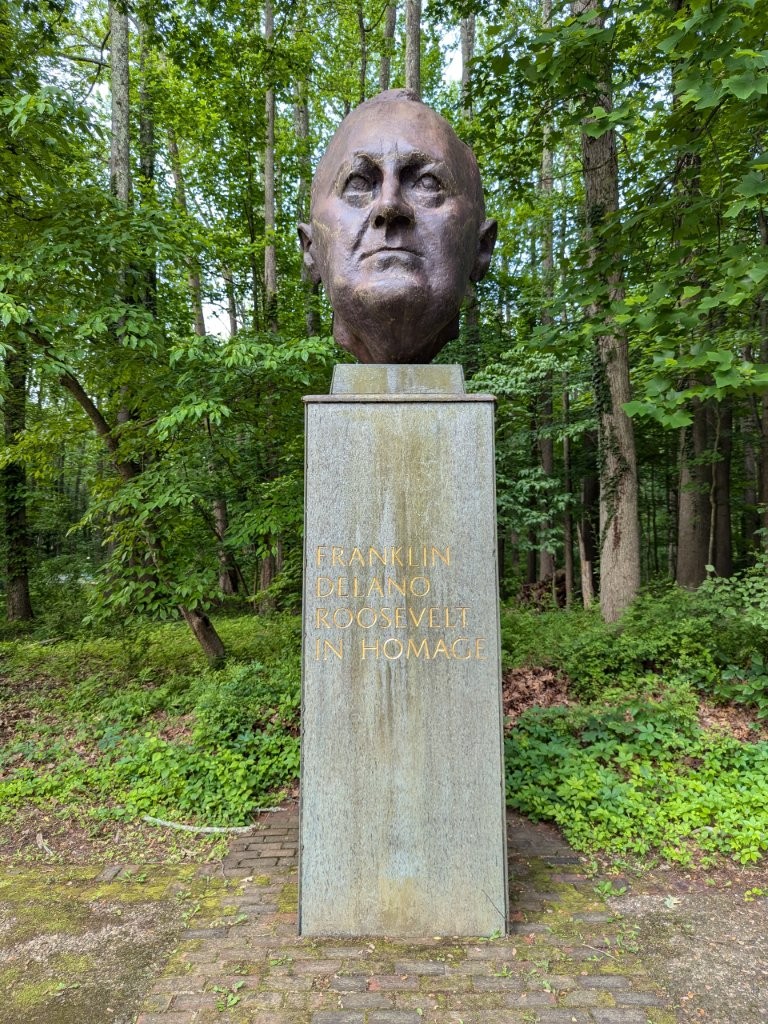 Franklin D. Roosevelt statue in Roosevelt, New Jersey